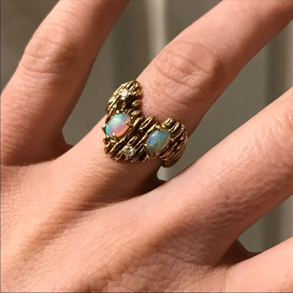 14K Gold Opal & Diamond Ring - Picture 4 of 8